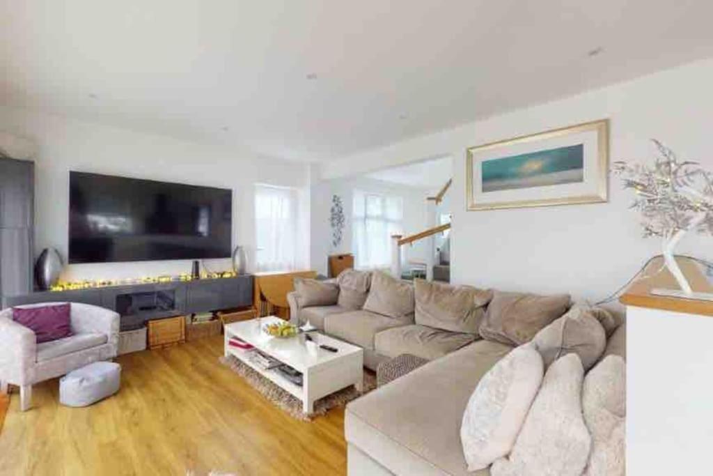 Love Lancing By The Sea With Optional Large Hot Tub Sleeps Up To 8 & Free Parking Villa Exterior photo