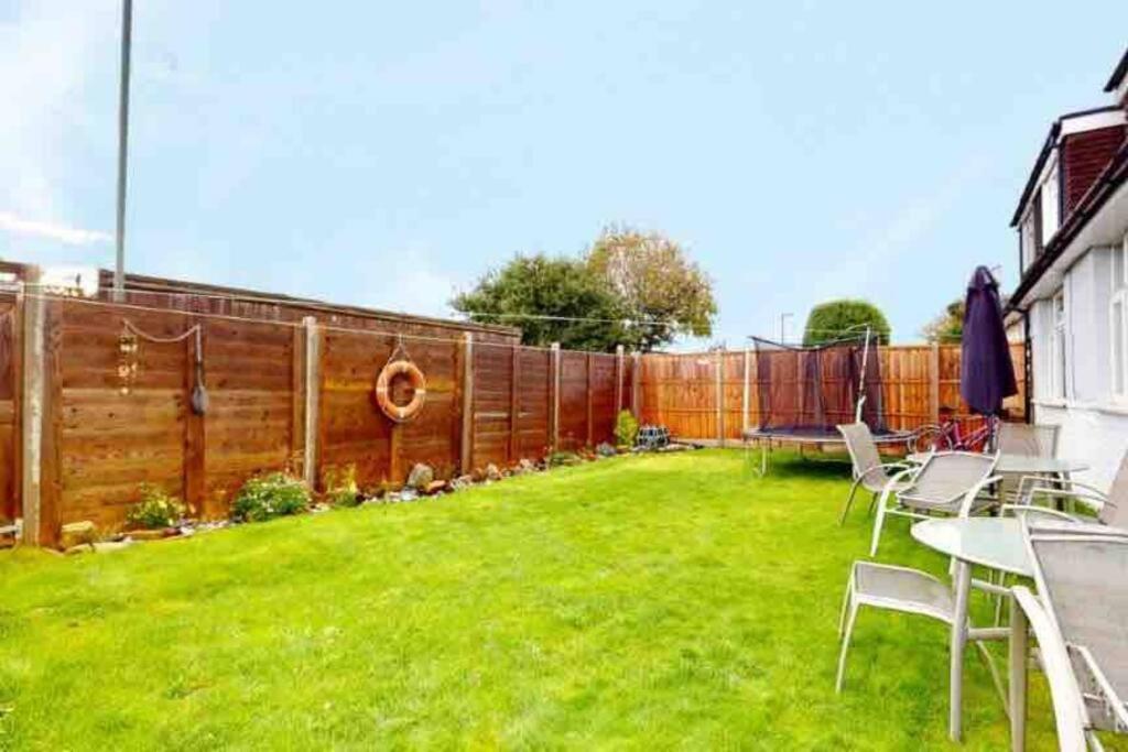 Love Lancing By The Sea With Optional Large Hot Tub Sleeps Up To 8 & Free Parking Villa Exterior photo