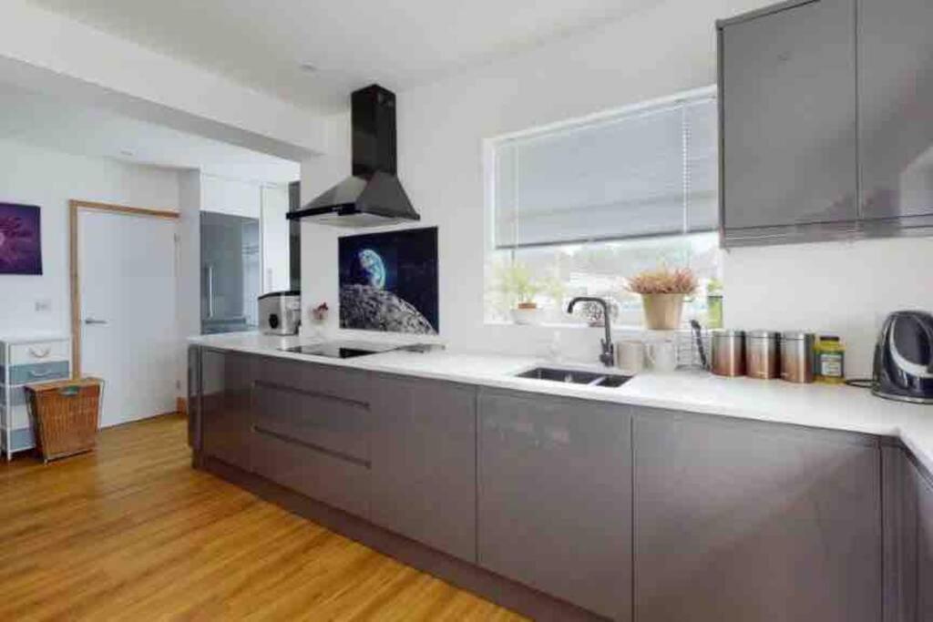 Love Lancing By The Sea With Optional Large Hot Tub Sleeps Up To 8 & Free Parking Villa Exterior photo