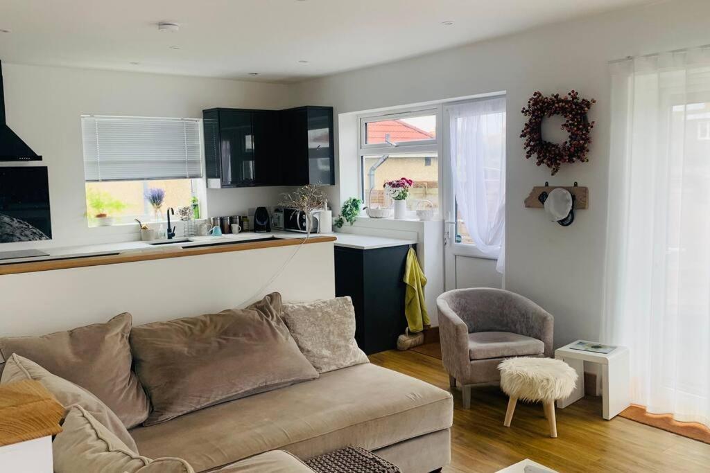 Love Lancing By The Sea With Optional Large Hot Tub Sleeps Up To 8 & Free Parking Villa Exterior photo
